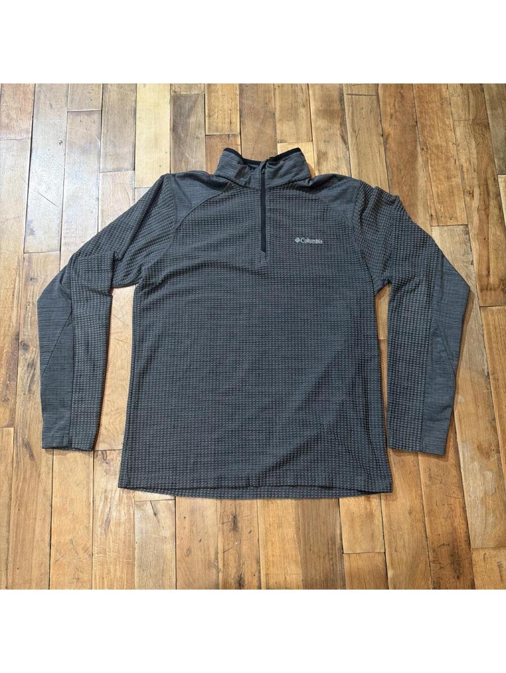 Columbia Sportswear Men's Grey and Black Sweatshirt